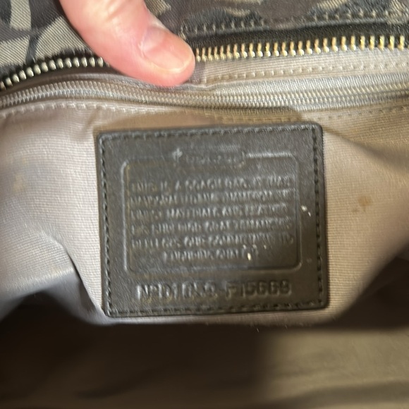 Coach Black signature handbag - Picture 9 of 10